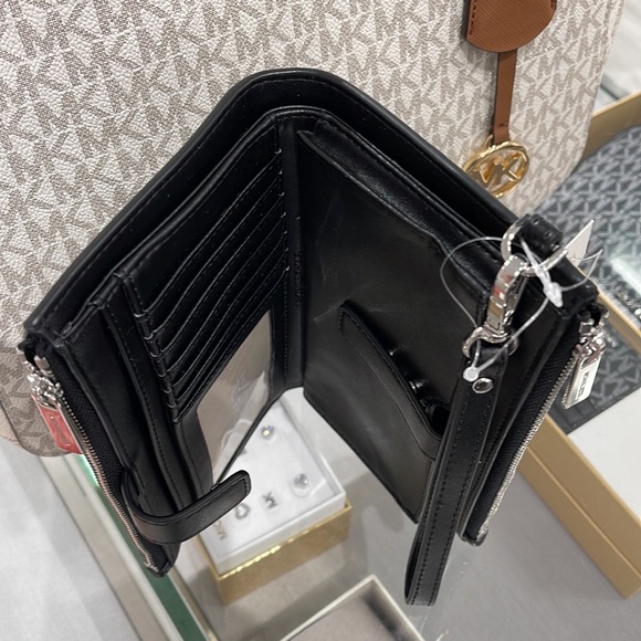 MICHAEL KORS LARGE DOUBLE ZIP WRISTLET PHONEHOLDER WALLET CLUTCH
BLACK SIGNATURE - Picture 10 of 16